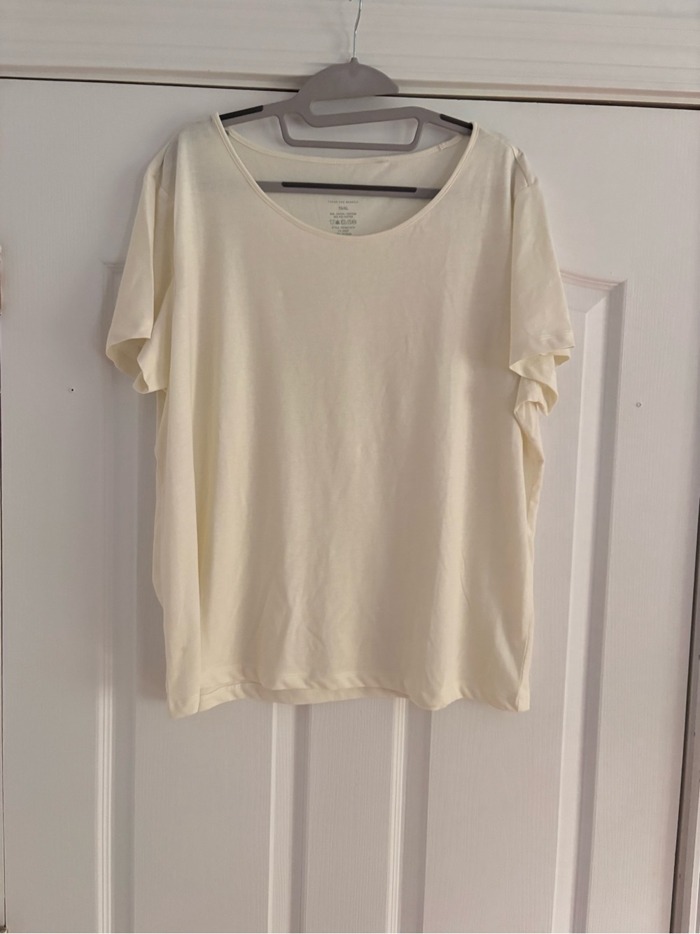 Tag Women's Short Sleeve Crewneck Tee in Off-White